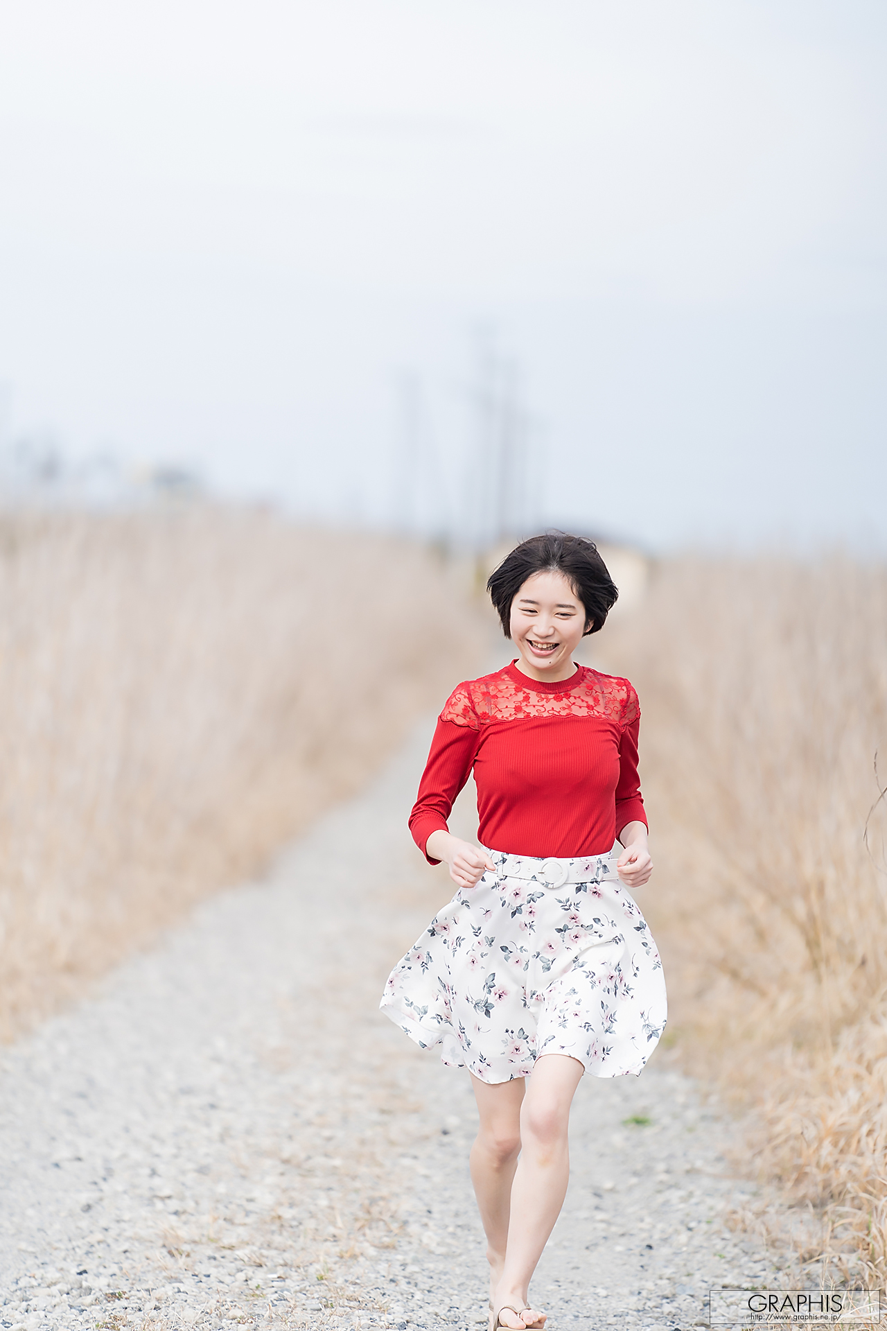 短发小清新可爱妹子