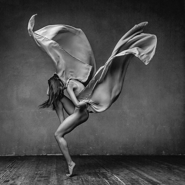 俄罗斯摄影师拍摄的女性胴体