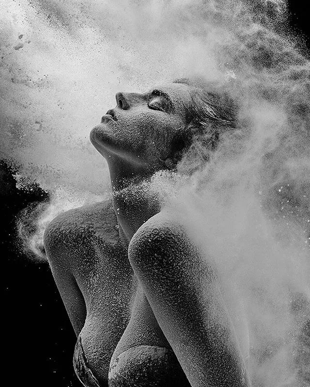 俄罗斯摄影师拍摄的女性胴体