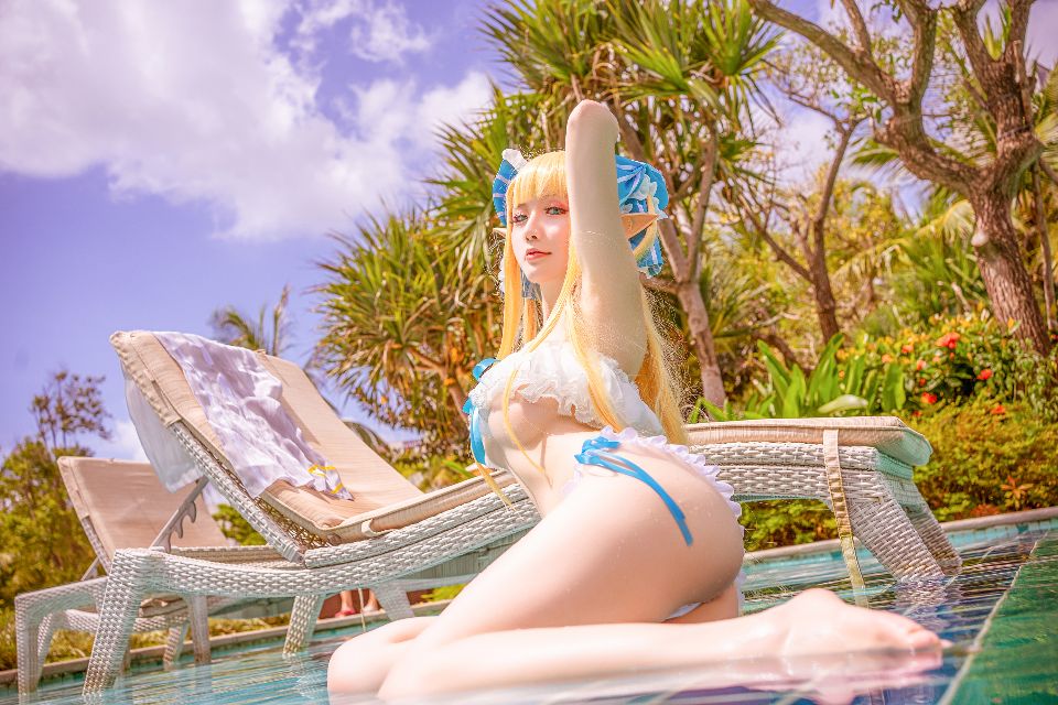 海边泳装猫耳小姐姐