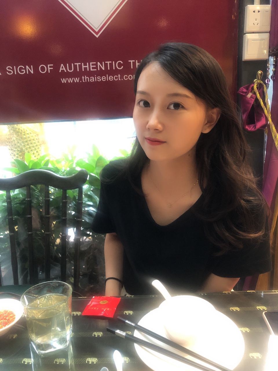 人人都知少妇美，靓奶骚逼大长腿 !