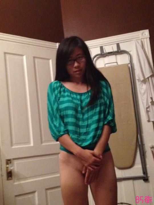 女大学生刚剃完穴毛的超漂亮