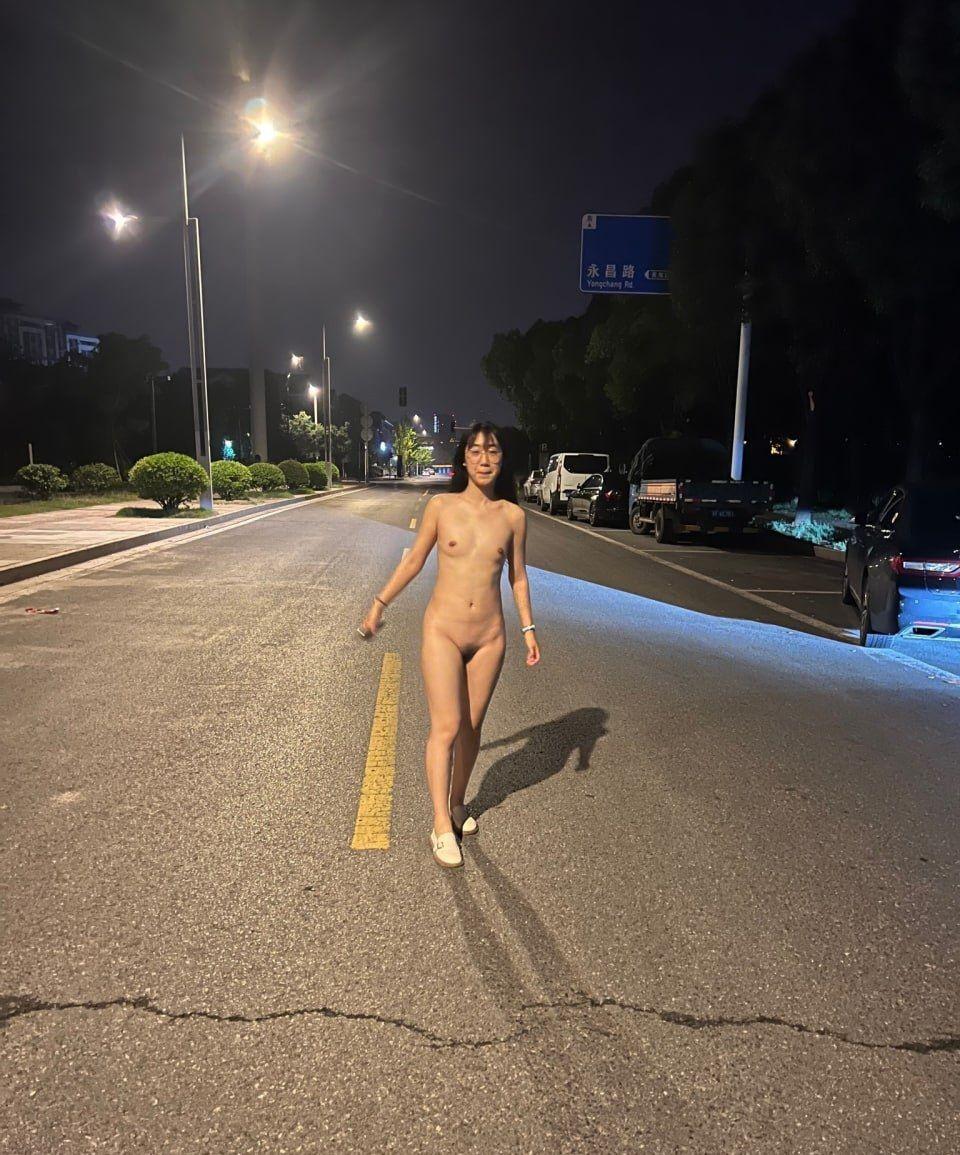 融酥年纪好邵华， 春盎双峰玉有芽