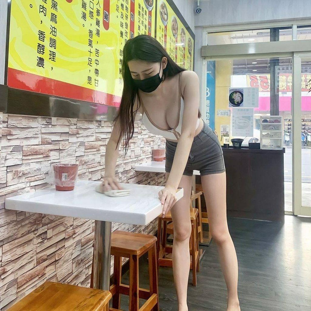 融酥年纪好邵华， 春盎双峰玉有芽