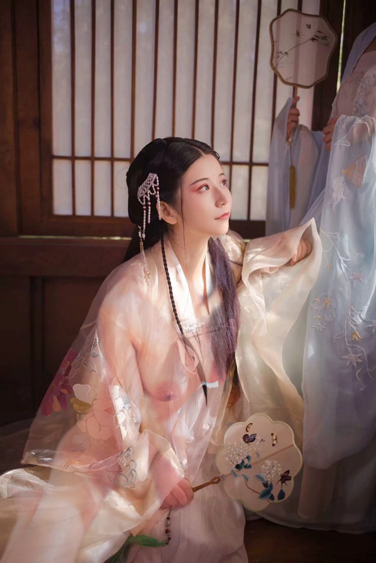 中秋赏月不如赏古装汉服奶子姐