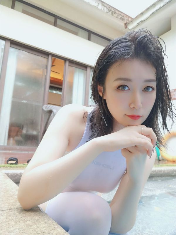 白银81白色竞泳