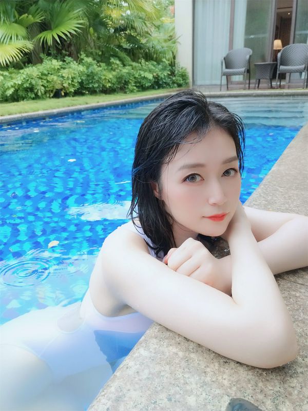 白银81白色竞泳