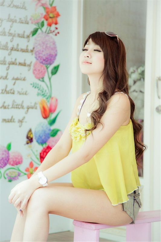 台湾青纯小美女中孝敦化午后街拍小雯Ivy