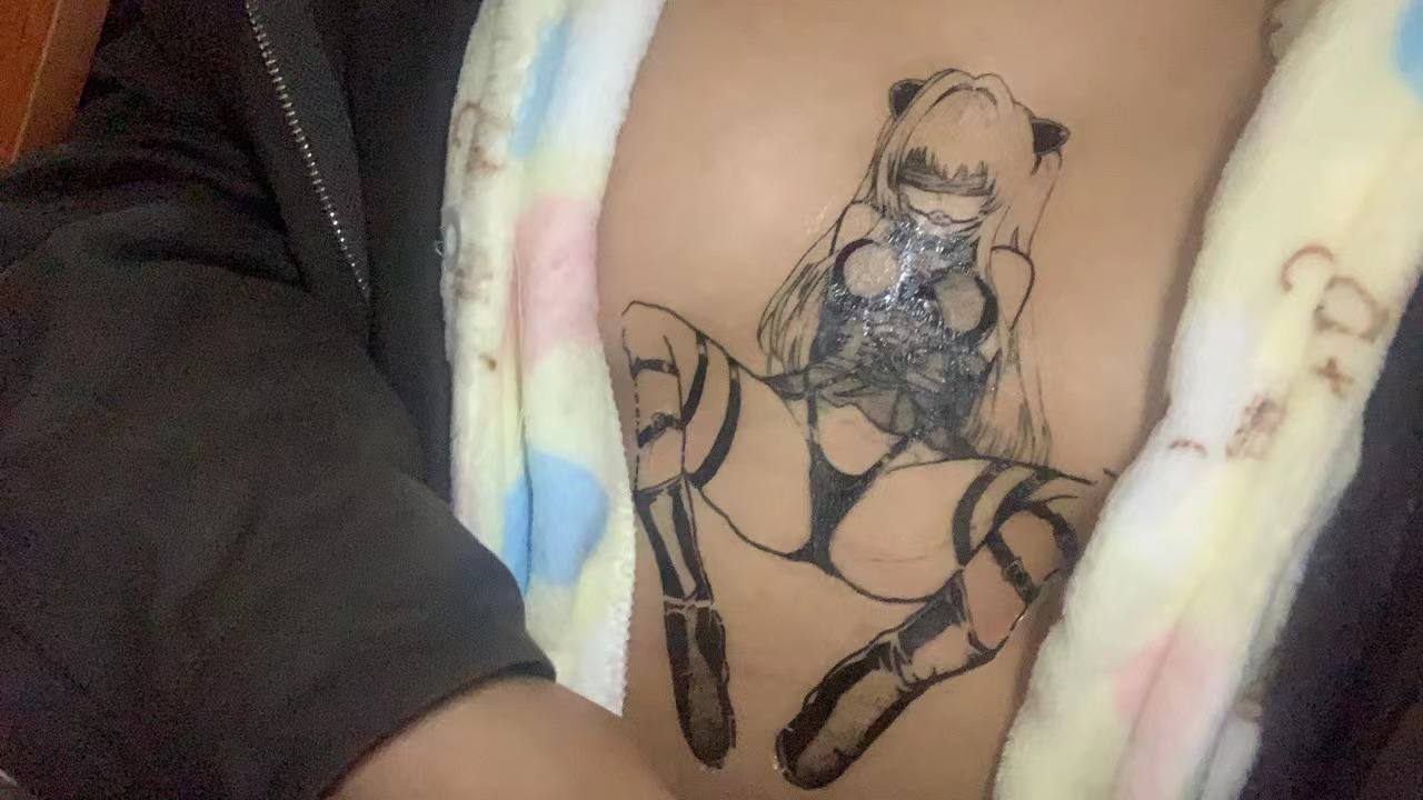 穷玩车，富玩表，没钱我就玩玩屌，躺在床上导一导，舒服一秒是一秒