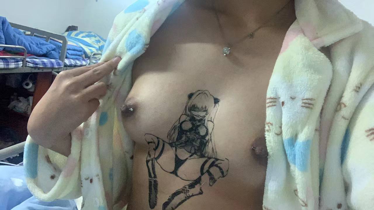 穷玩车，富玩表，没钱我就玩玩屌，躺在床上导一导，舒服一秒是一秒