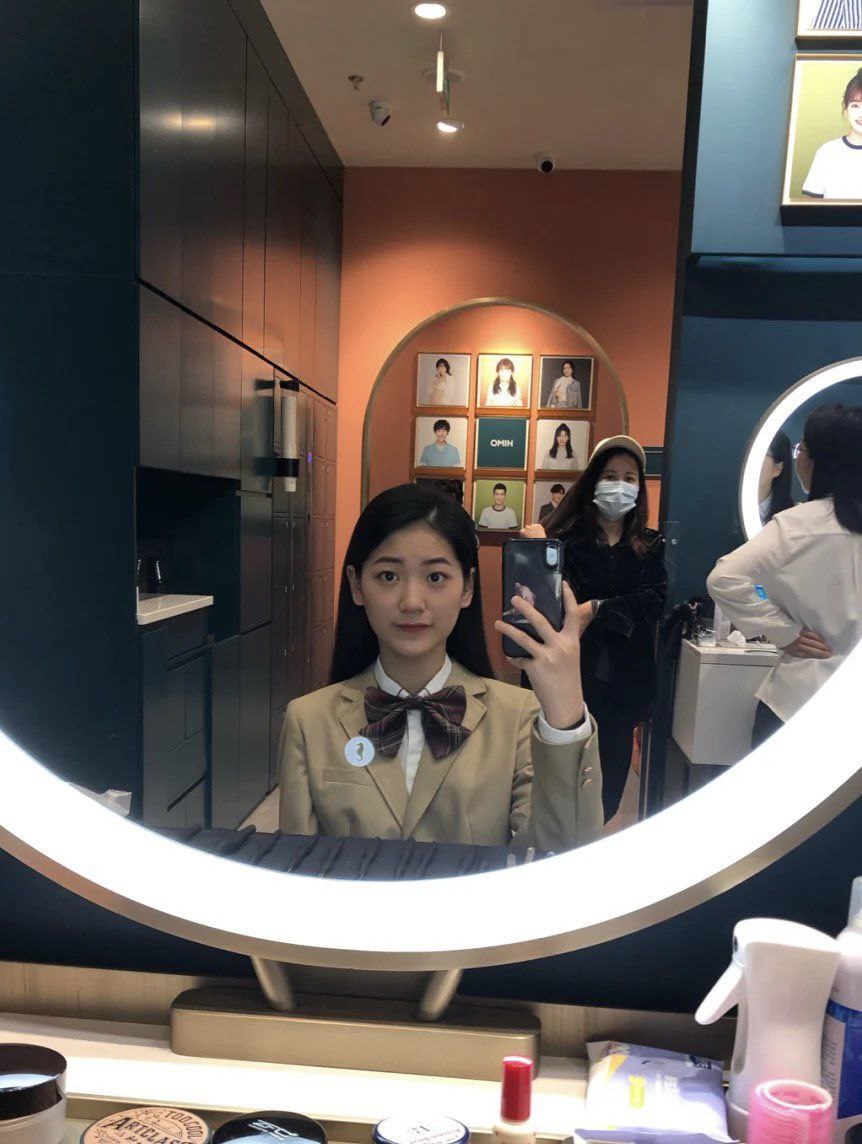 穷玩车，富玩表，没钱我就玩玩屌，躺在床上导一导，舒服一秒是一秒