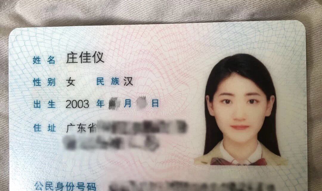 穷玩车，富玩表，没钱我就玩玩屌，躺在床上导一导，舒服一秒是一秒