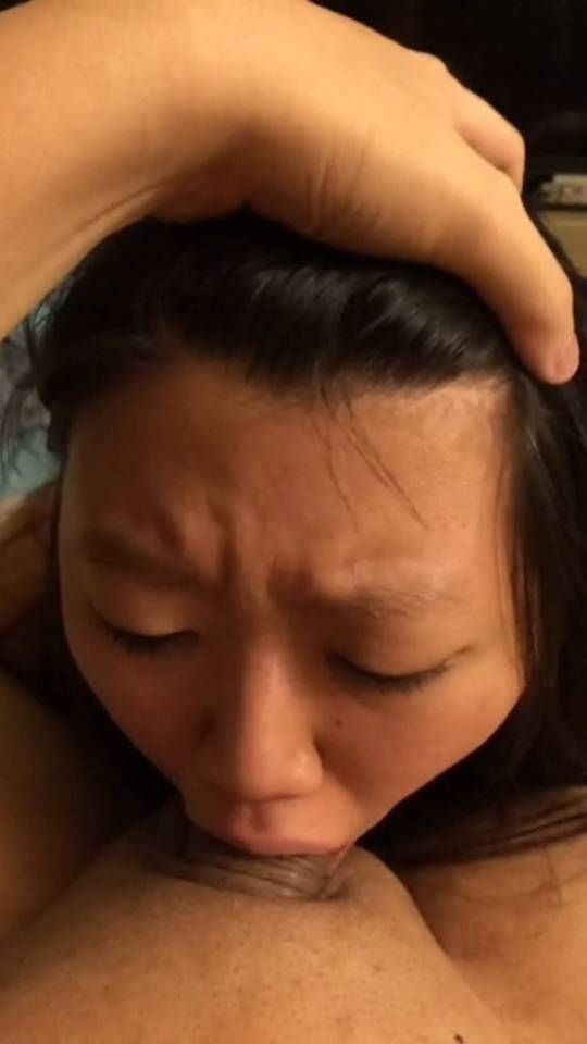 暴力深喉与打逼 看着母狗痛苦的表情 谁说不是一种享受呢