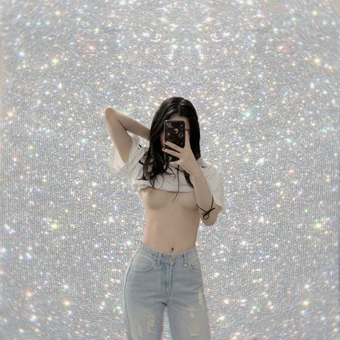 国产崛起 镜子前爱自拍的女孩子