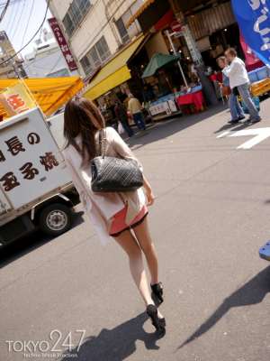 爱了爱了。梦中情人。这身材真得太棒了。诱人的小魔女