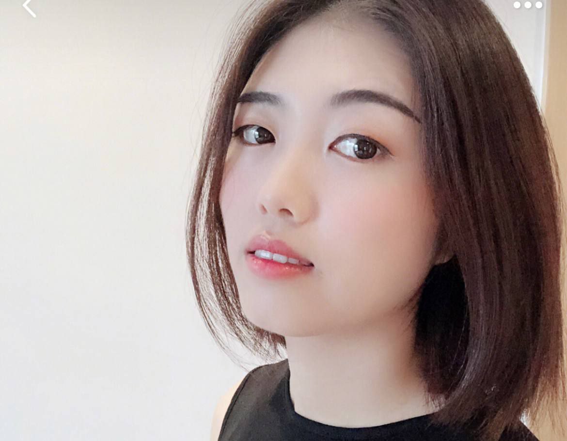 不怕反差婊有文化，就怕反差婊戴眼镜 2023121301