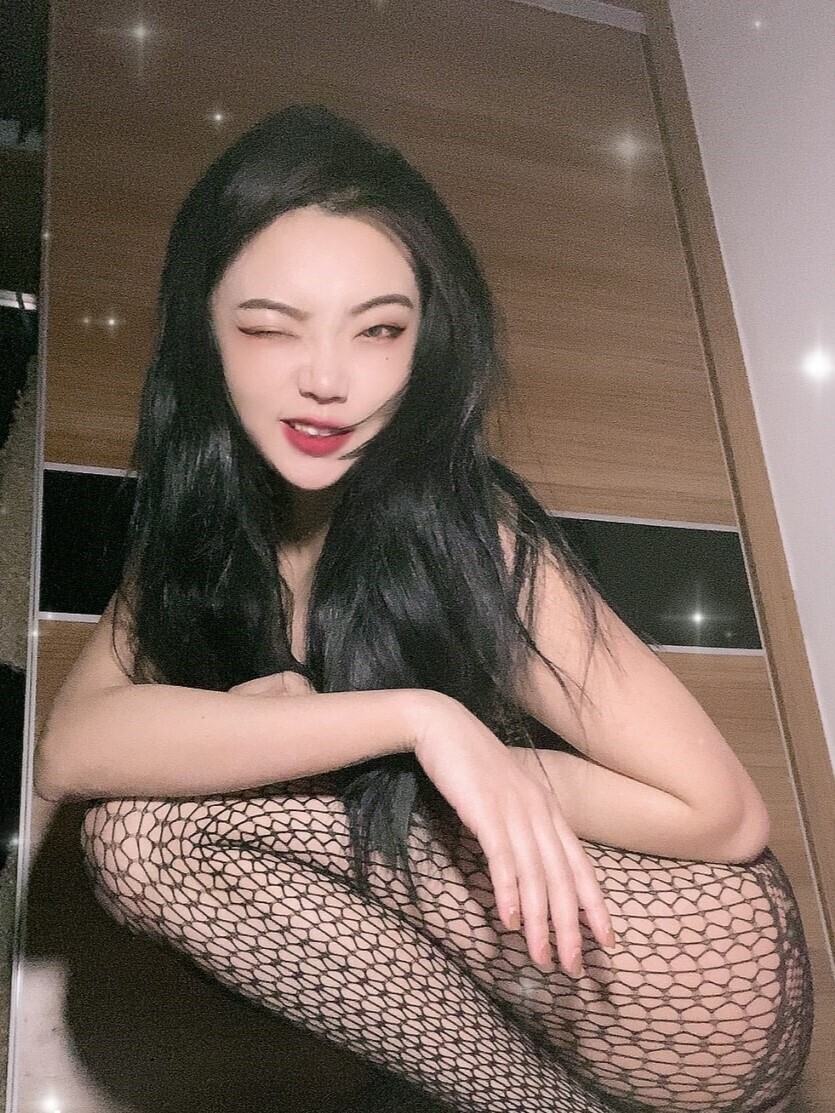 清纯外表的反差女孩[30P]