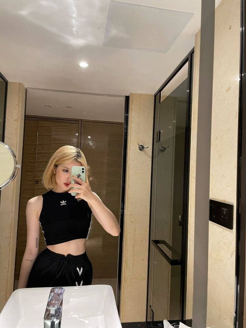 [清纯VS反差001] 人后母狗的样子可真骚[100P]