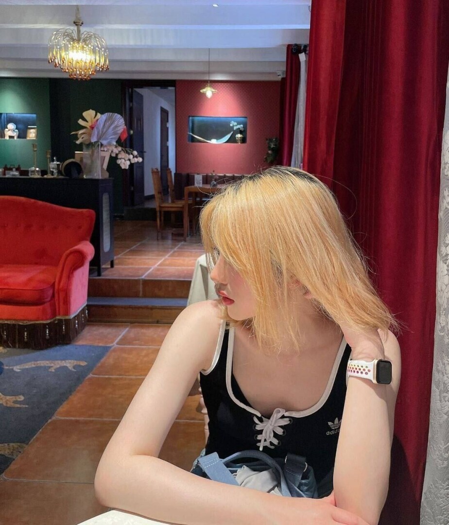 [清纯VS反差001] 人后母狗的样子可真骚[100P]