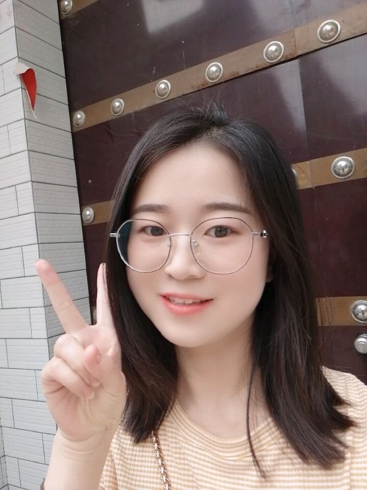 [清纯VS反差001] 人后母狗的样子可真骚[100P]