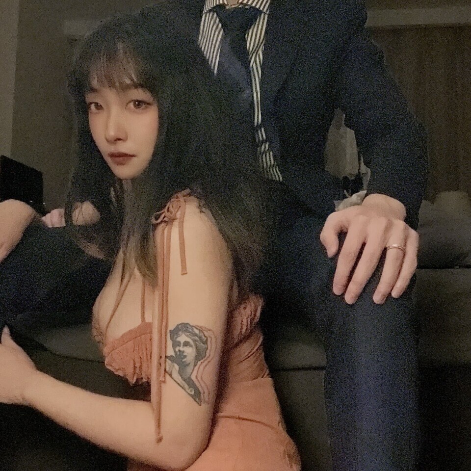 [清纯VS反差001] 人后母狗的样子可真骚[100P]