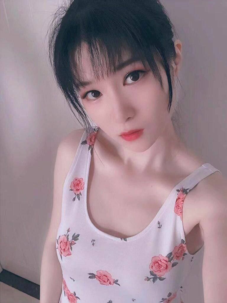 [清纯VS反差001] 人后母狗的样子可真骚[100P]