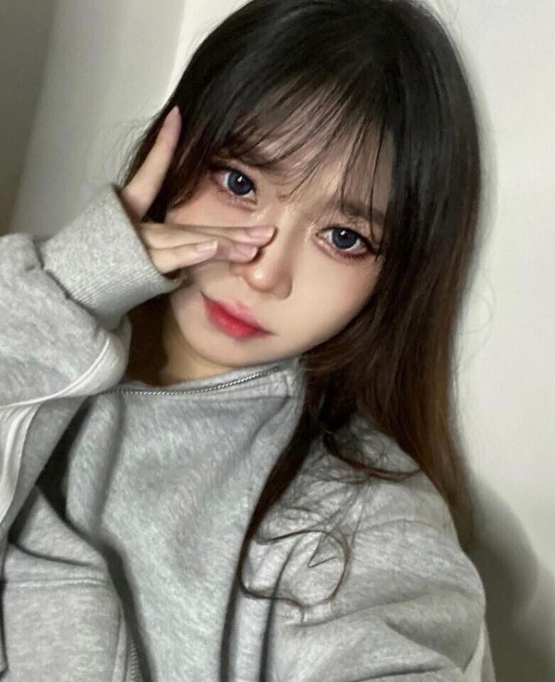 [清纯VS反差002] 人后母狗的样子可真骚[100P]