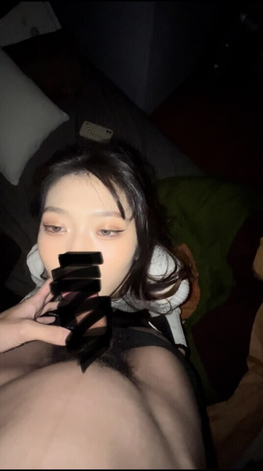 [清纯VS反差002] 人后母狗的样子可真骚[100P]