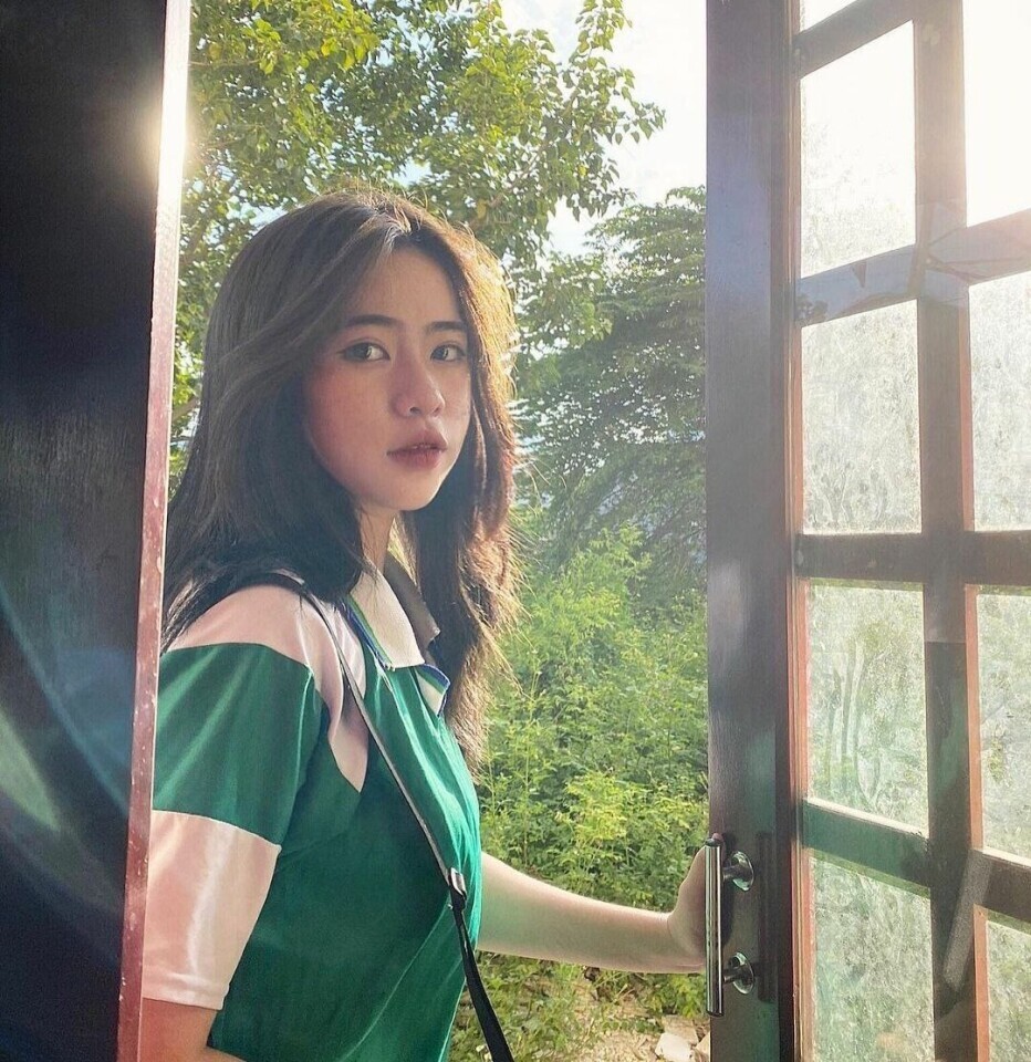 [清纯VS反差003] 人后母狗的样子可真骚[100P]