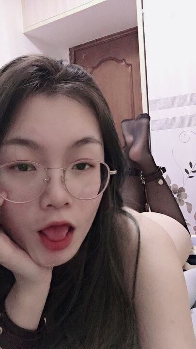 [清纯VS反差004] 人后母狗的样子可真骚[100P]