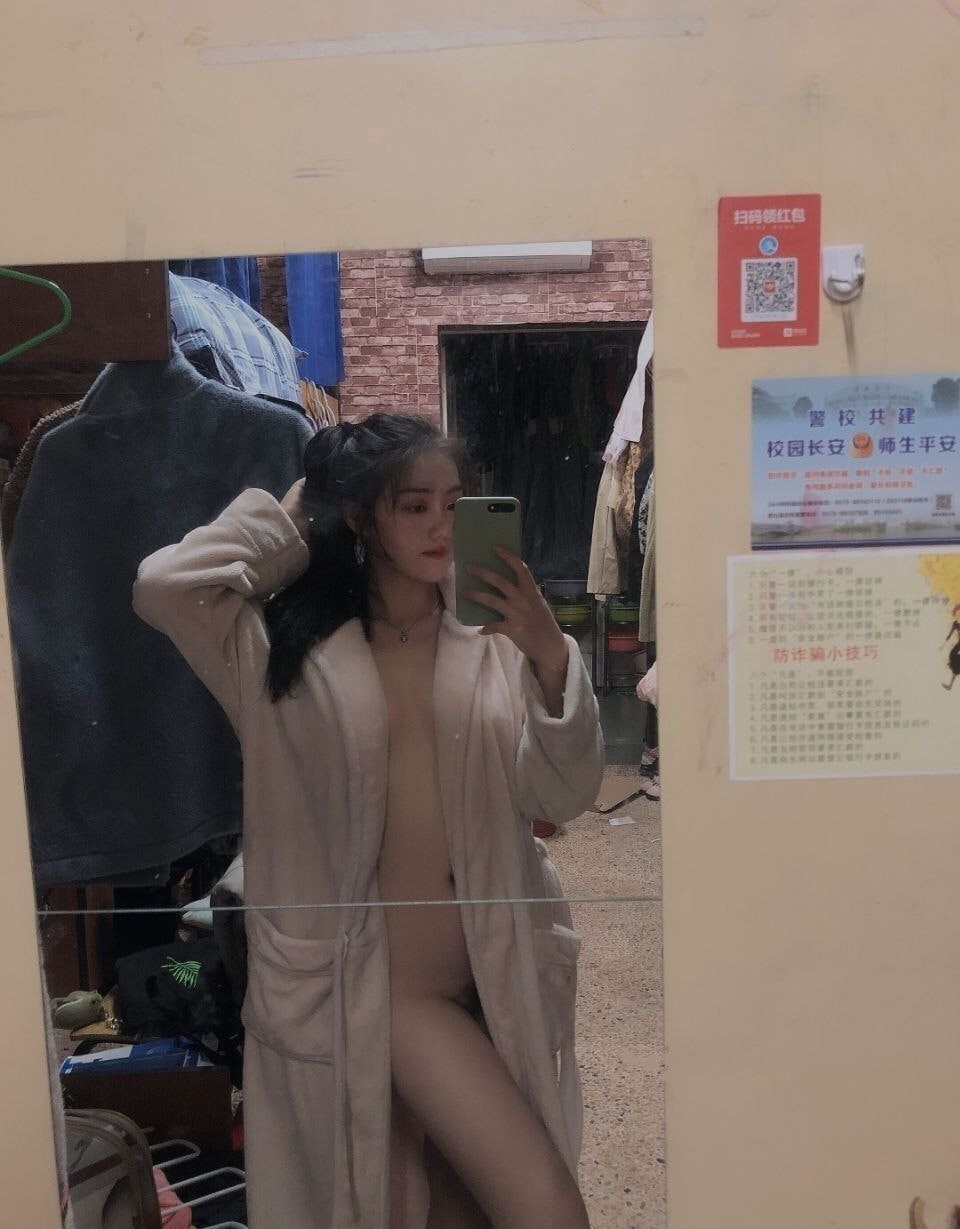 [清纯VS反差004] 人后母狗的样子可真骚[100P]