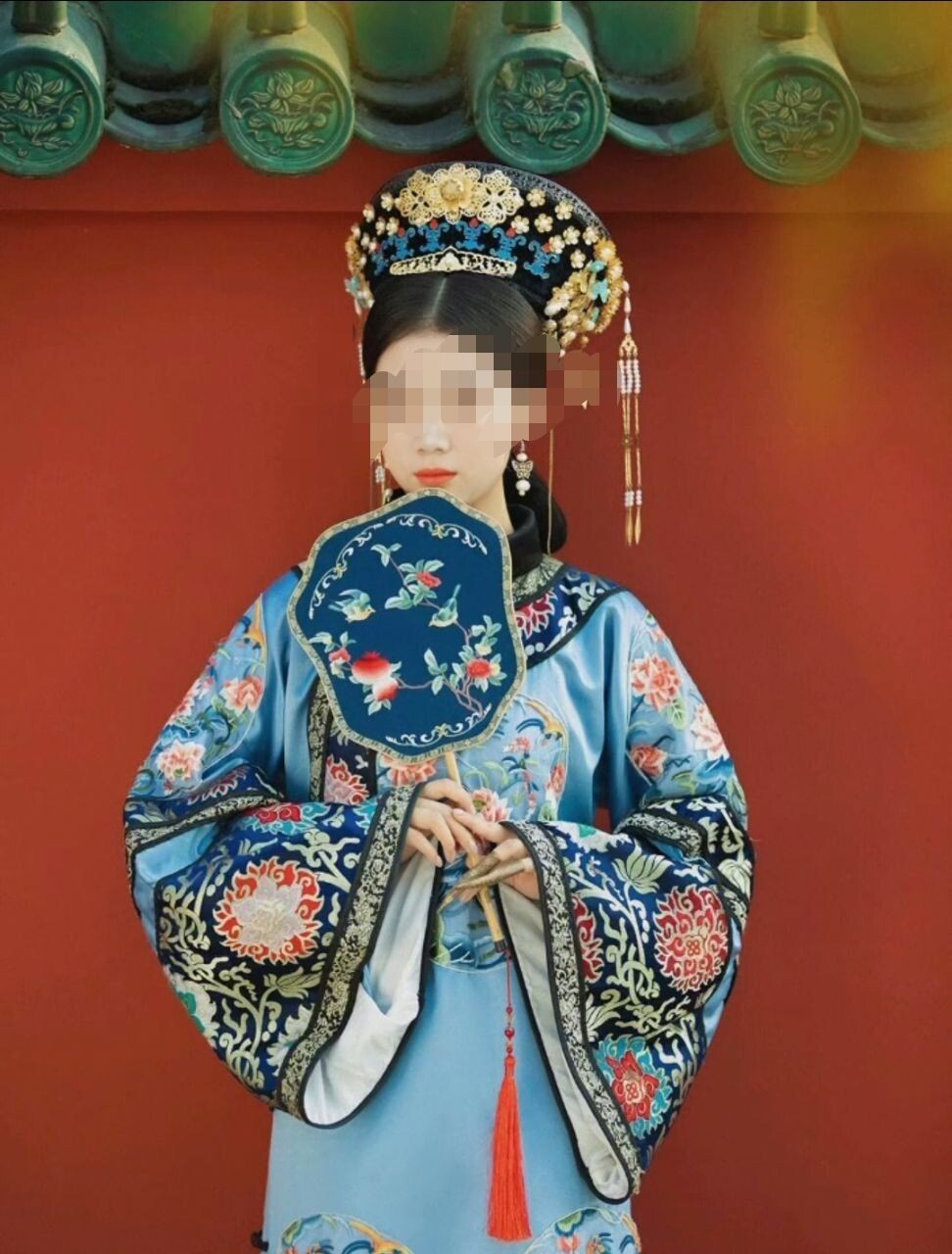 [清纯VS反差004] 人后母狗的样子可真骚[100P]