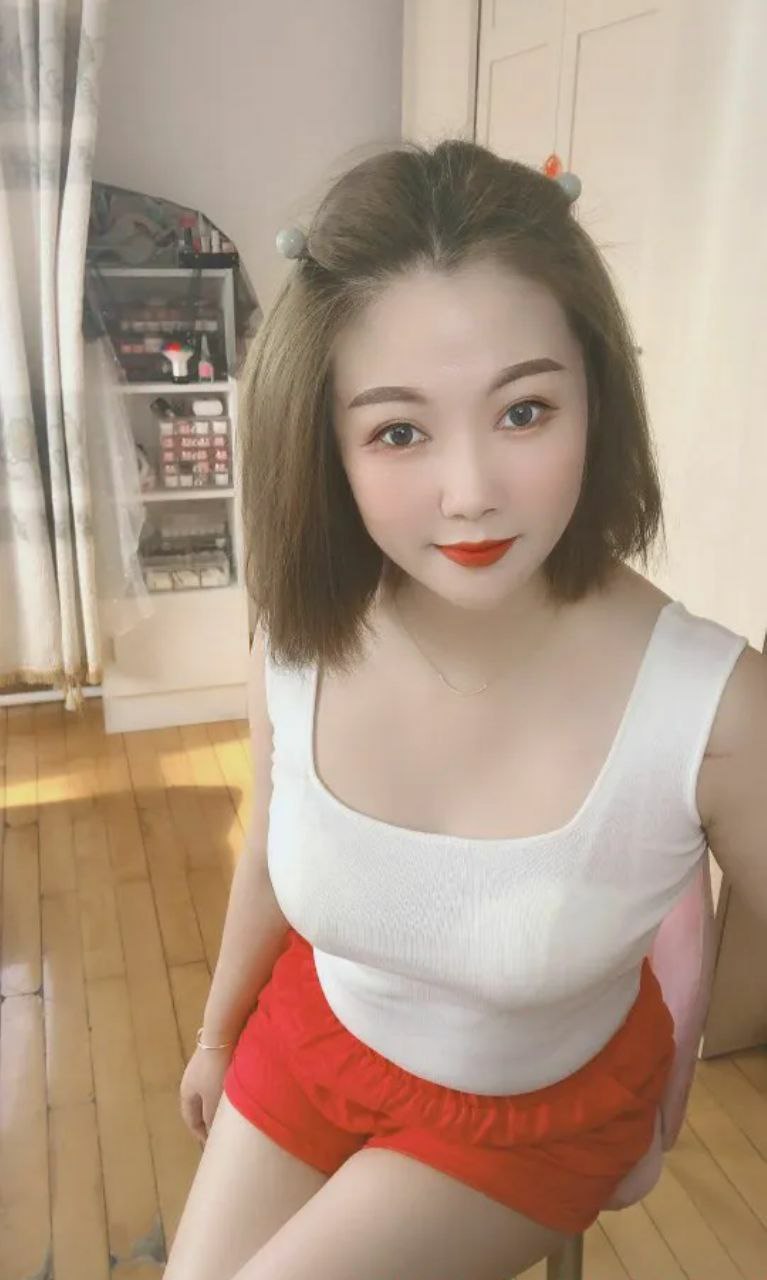 来自熟妇自拍素图第二期[137P]