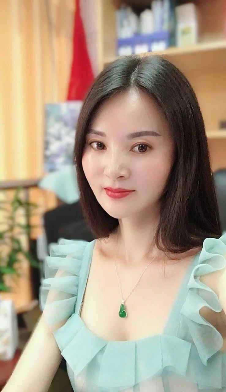 来自熟妇自拍素图第二期[137P]