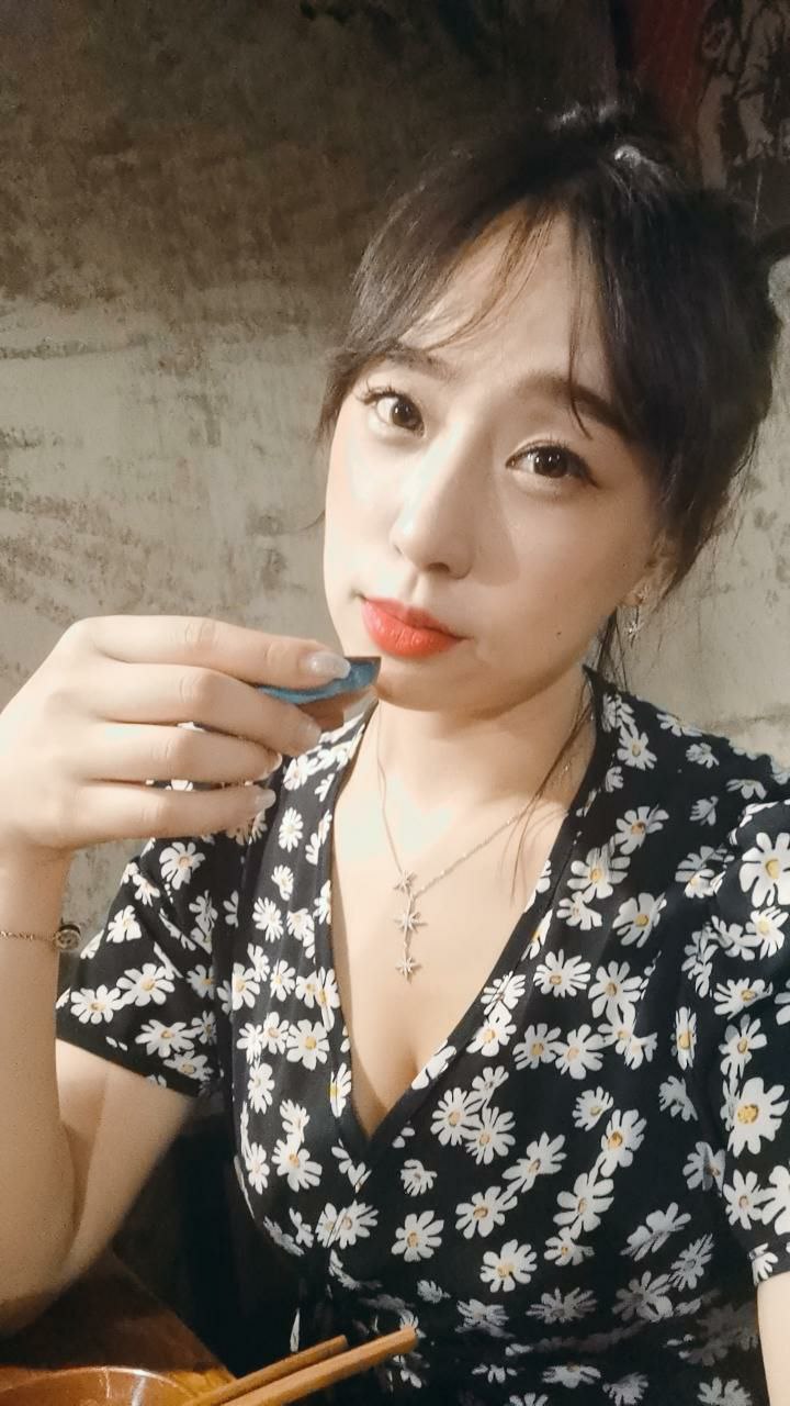 来自熟妇自拍素图第二期[137P]