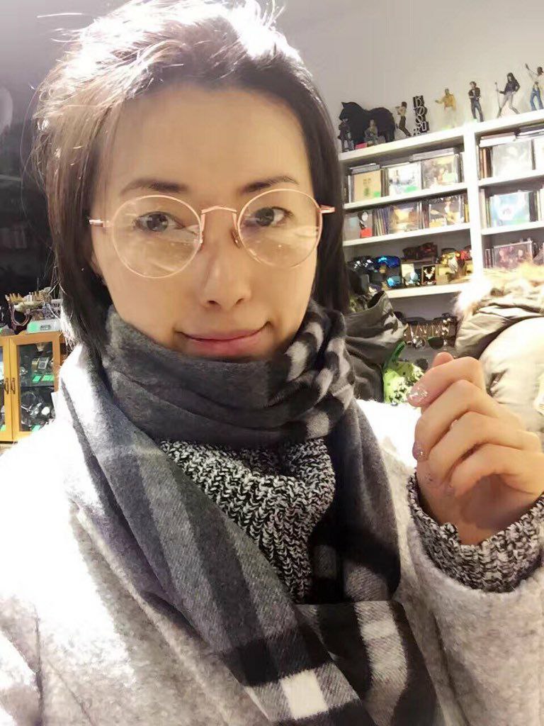 来自熟妇自拍素图第二期[137P]