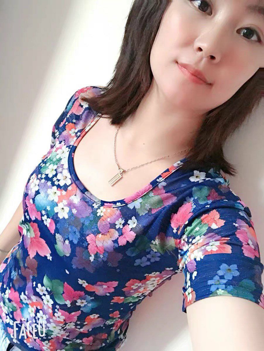 来自熟妇自拍素图第二期[137P]