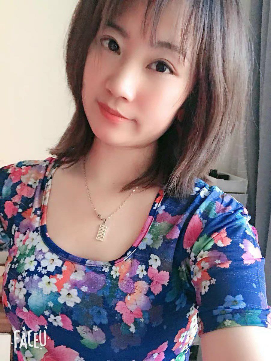 来自熟妇自拍素图第二期[137P]