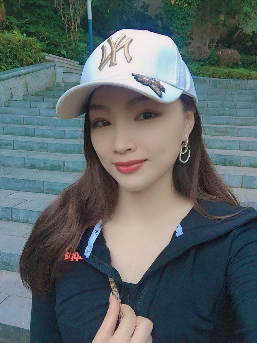 来自熟妇自拍素图第二期[137P]