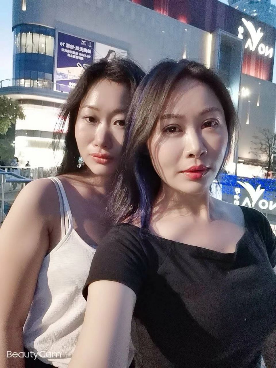 来自熟妇自拍素图第二期[137P]