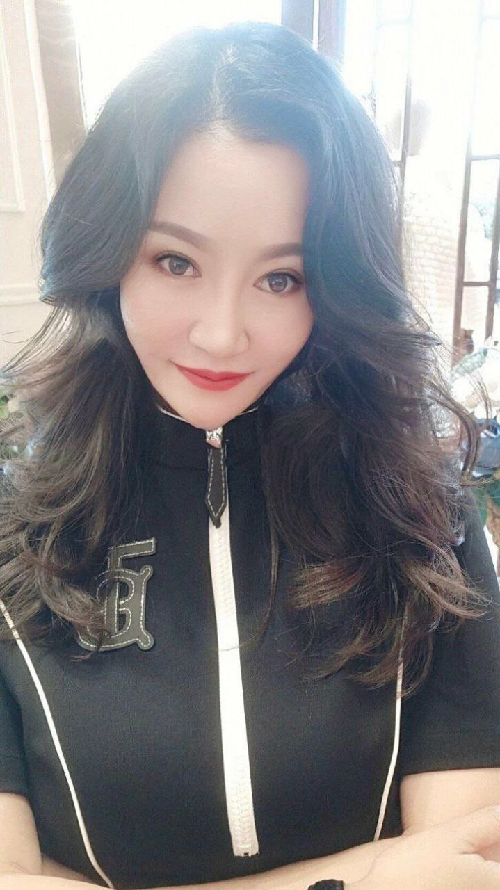 来自熟妇自拍素图第二期[137P]