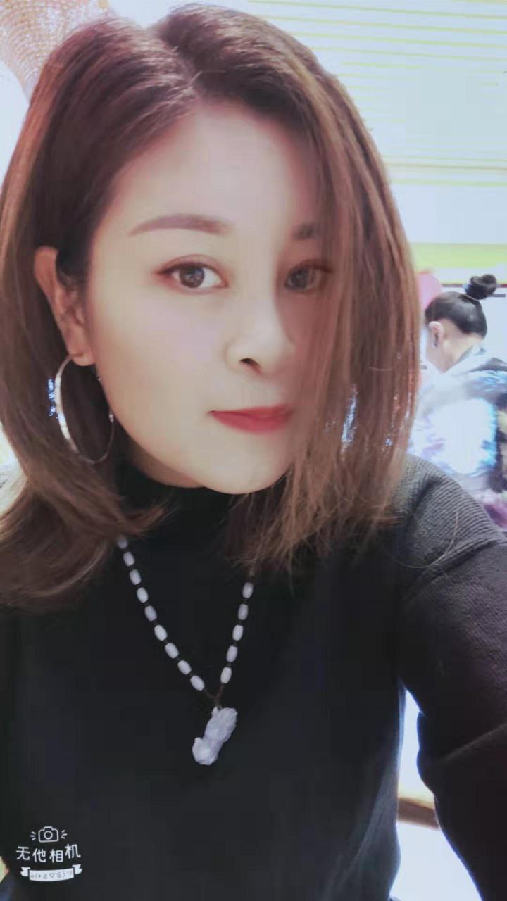 来自熟妇自拍素图第二期[137P]