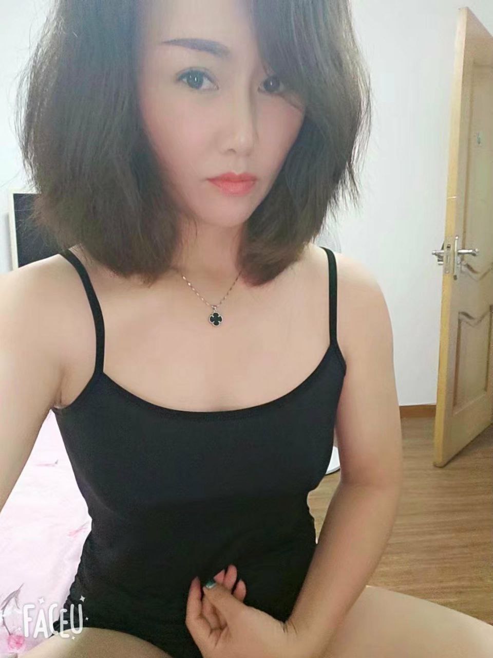 来自熟妇自拍素图第二期[137P]