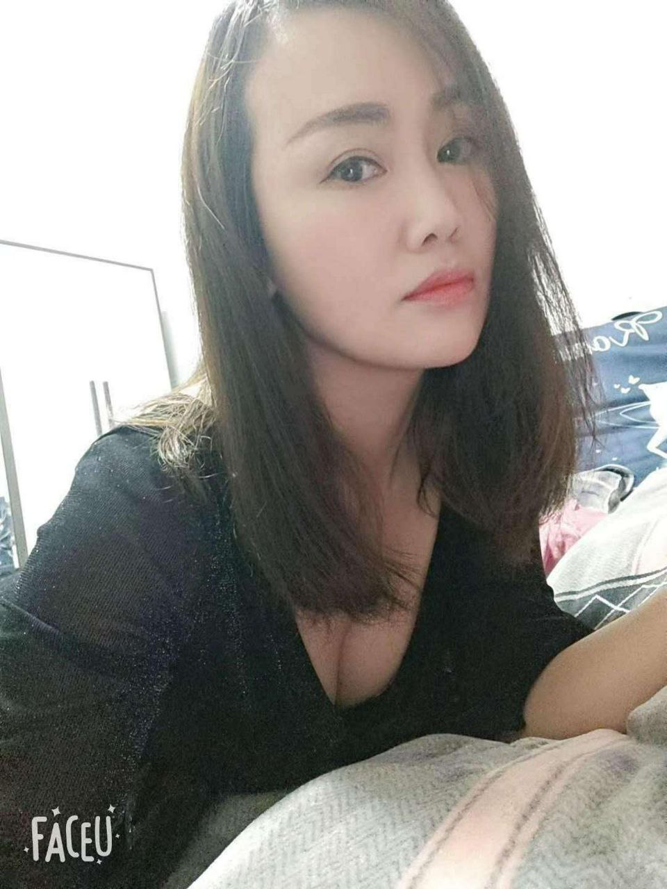 来自熟妇自拍素图第二期[137P]