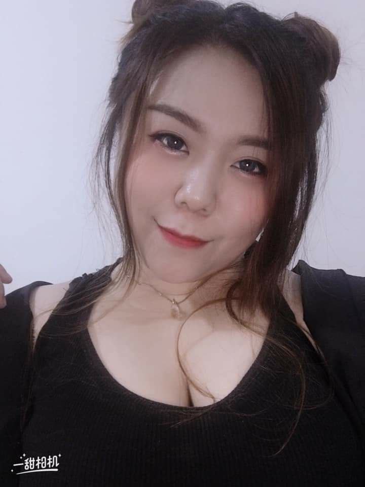 来自熟妇自拍素图第二期[137P]