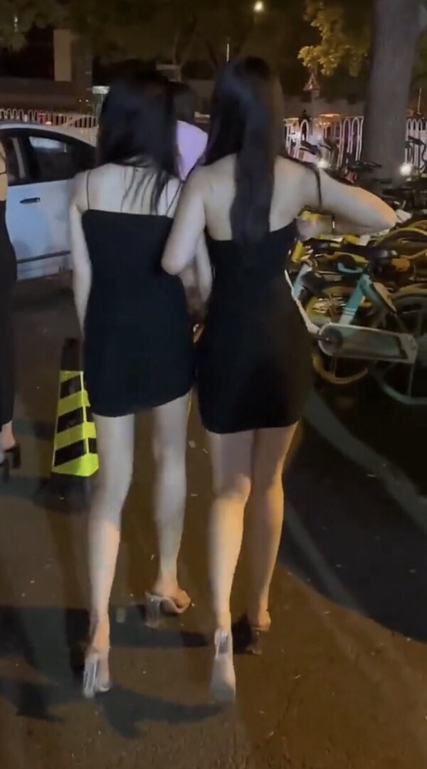 分享推上性感诱惑的美女[100P]