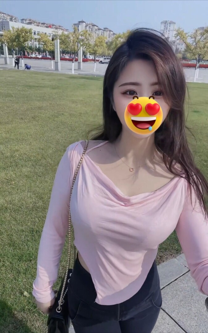 分享推上性感诱惑的美女[100P]