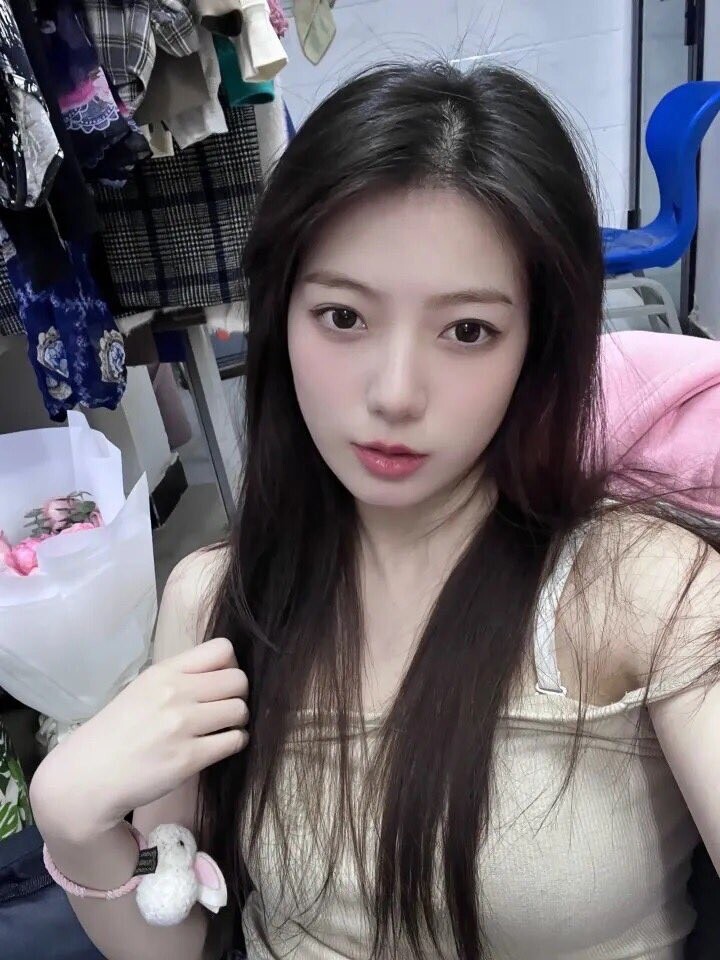 分享推上性感诱惑的美女[100P]