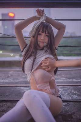 童颜萌妹宅夏被捆绑 罪恶之手俘虏大胸