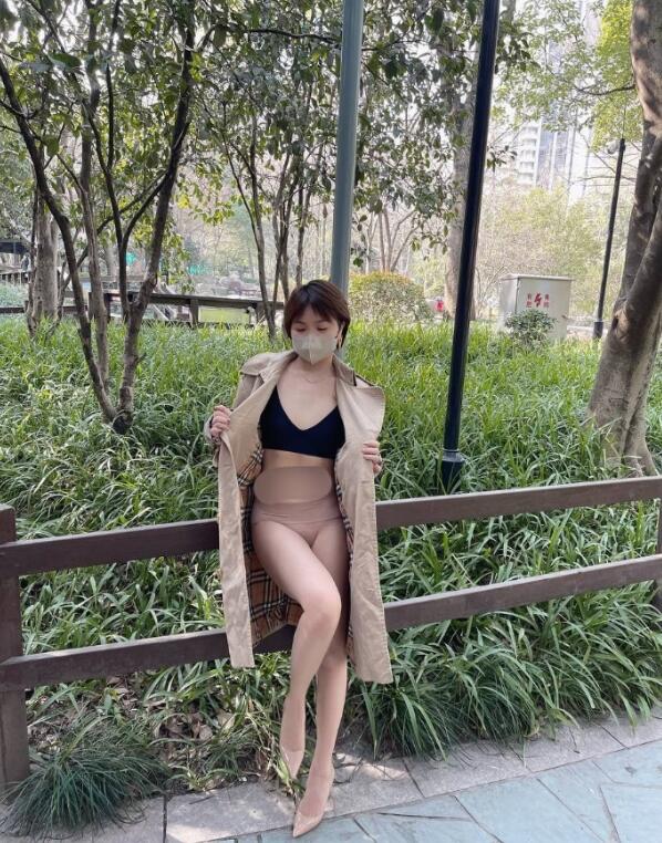 天冷了，出去多带件衣服，看见穿不起衣服的姑娘记得给他们披上[68P]